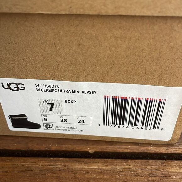 UGG Classic Ultra Mini Alpsey Boots Black USA Women Size 7/UK 5/EU 38 - Picture 14 of 15